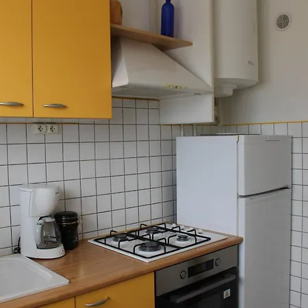 Superbe T2 Refait à Neuf à 2 Pas De La - 5fl87