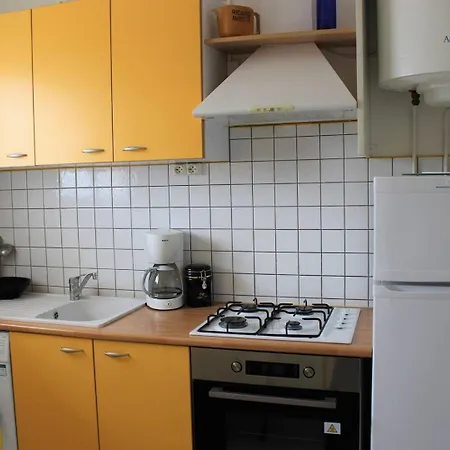 Lumineux T2 Proche Plage, Commerces Dans Avec Ascenseur-5fl87 *